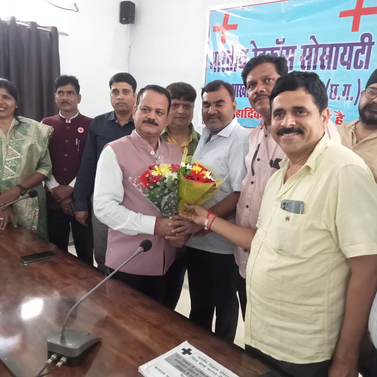 जिला पंचायत अध्यक्ष संजय भूषण पांडे व पूर्व नगरपालिका अध्यक्ष अमित अग्रवाल भारतीय रेडक्रॉस सोसाइटी के मैनेजमेंट कमेटी में ऐतिहासिक विजय प्राप्त कर सदस्य निर्वाचित हुए